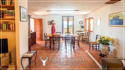 Semi-detached-house-with-garden-and-pool-for-sale-in-Lajatico-Pisa-Tuscany-Italy-11