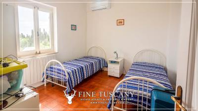Semi-detached-house-with-garden-and-pool-for-sale-in-Lajatico-Pisa-Tuscany-Italy-14