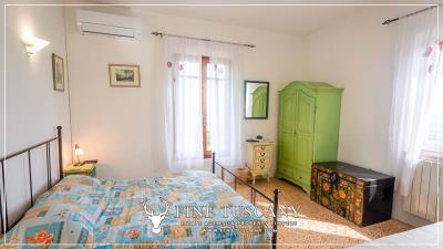 Semi-detached-house-with-garden-and-pool-for-sale-in-Lajatico-Pisa-Tuscany-Italy-15