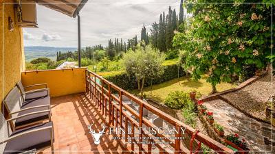 Semi-detached-house-with-garden-and-pool-for-sale-in-Lajatico-Pisa-Tuscany-Italy-17