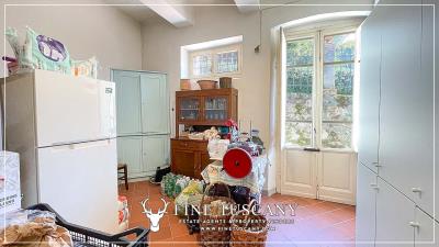 Period-villa-for-sale-in-Bagni-di-Lucca-Lucca-Tuscany-Italy-33