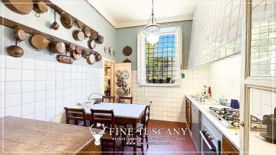 Period-villa-for-sale-in-Bagni-di-Lucca-Lucca-Tuscany-Italy-38