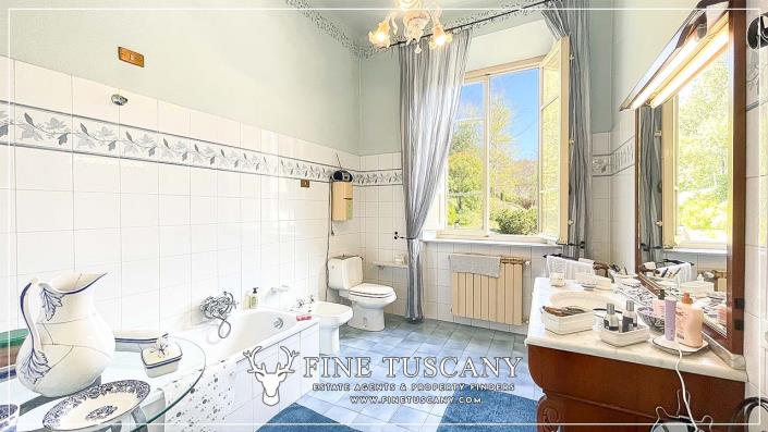 Image No.23-Maison / Villa de 7 chambres à vendre à Bagni di Lucca