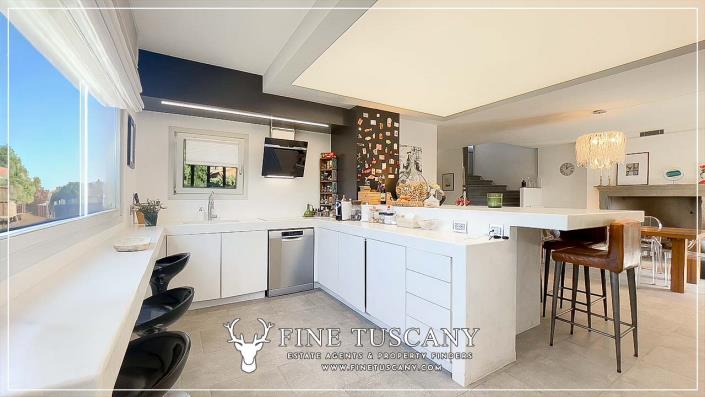 Image No.8-3 Bed Semi-Detached for sale