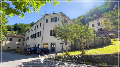 Property-for-sale-in-Ponte-a-Serraglio--Bagni-di-Lucca--Lucca--Tuscany-Italy-1