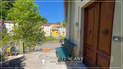 Property-for-sale-in-Ponte-a-Serraglio--Bagni-di-Lucca--Lucca--Tuscany-Italy-4