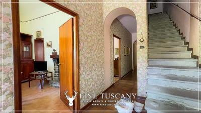 Property-for-sale-in-Ponte-a-Serraglio--Bagni-di-Lucca--Lucca--Tuscany-Italy-11