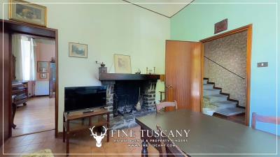 Property-for-sale-in-Ponte-a-Serraglio--Bagni-di-Lucca--Lucca--Tuscany-Italy-14