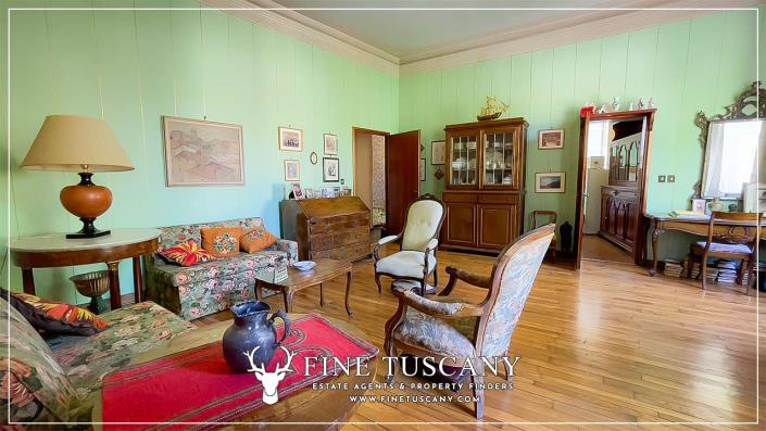 Image No.20-7 Bed House for sale