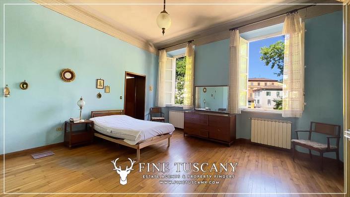 Image No.25-7 Bed House for sale