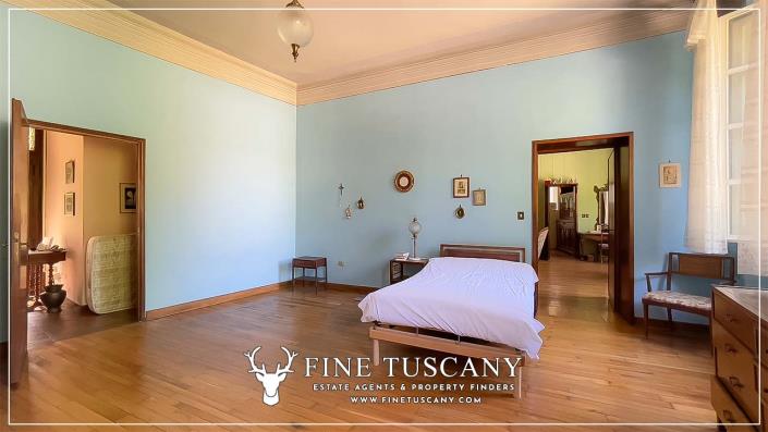 Image No.24-7 Bed House for sale