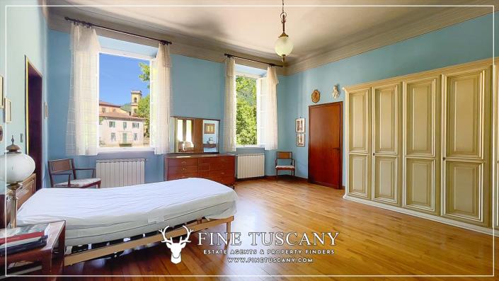 Image No.27-7 Bed House for sale