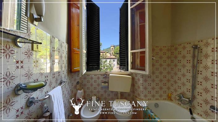 Image No.31-7 Bed House for sale