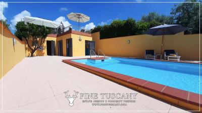 Country-House-with-land-and-pool-for-sale-near-Pistoia-Tuscany-Italy-2