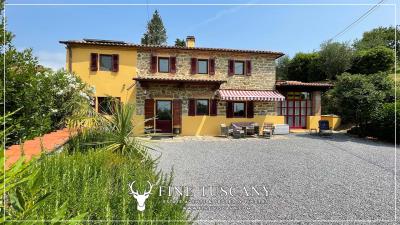 Country-House-with-land-and-pool-for-sale-near-Pistoia-Tuscany-Italy-18