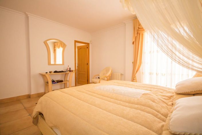 Image No.10-4 Bed Villa for sale