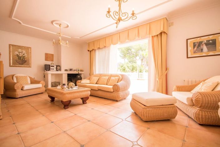 Image No.3-4 Bed Villa for sale