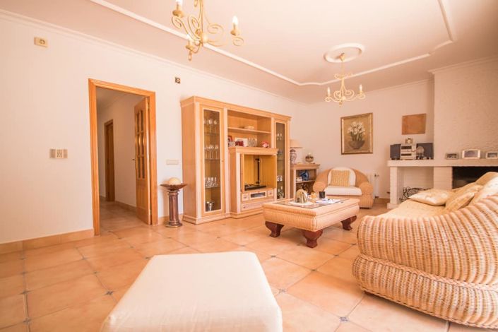 Image No.4-4 Bed Villa for sale