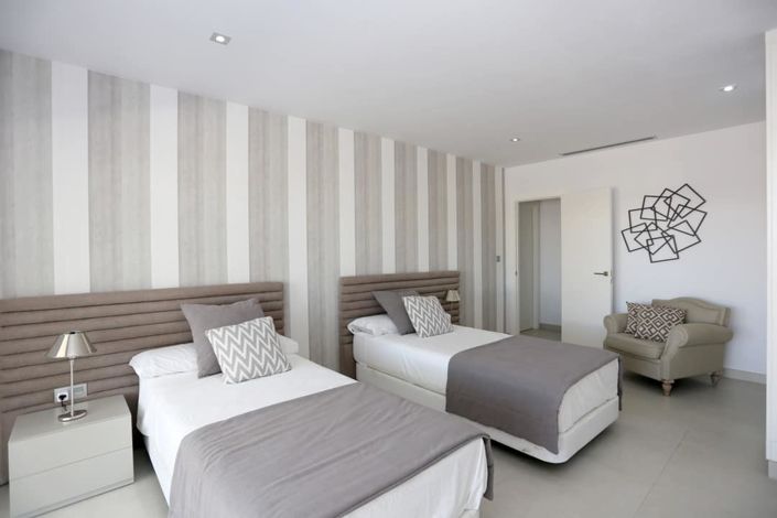 Image No.32-5 Bed Villa for sale