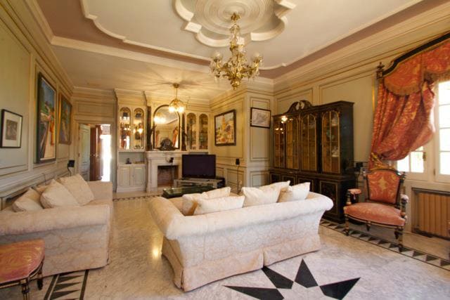 Image No.2-5 Bed Villa for sale