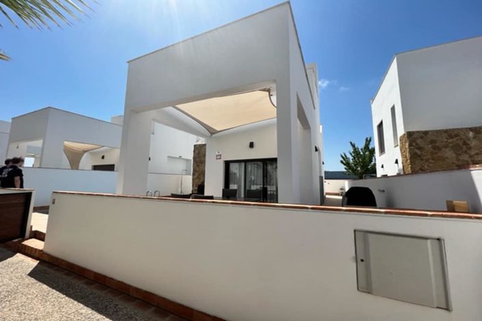 Image No.2-3 Bed Villa for sale