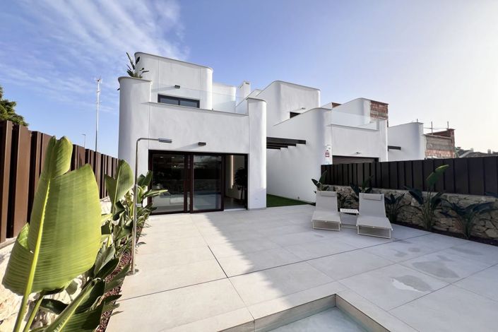 Image No.1-3 Bed Villa for sale