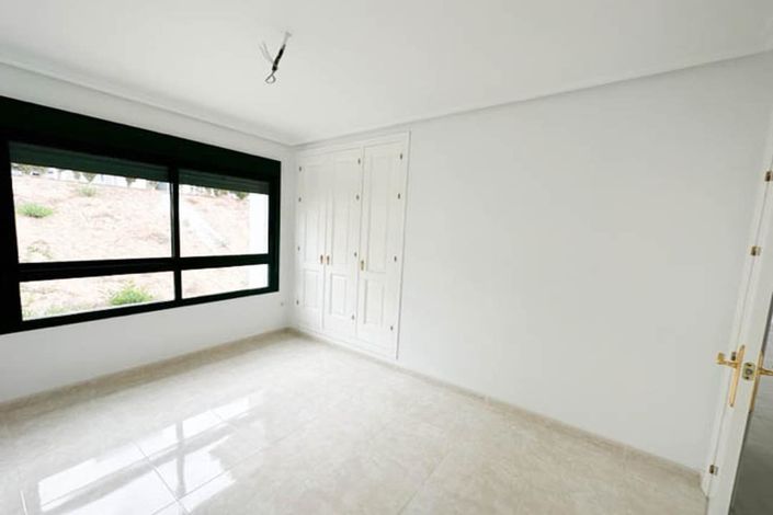 Image No.28-2 Bed Apartment for sale