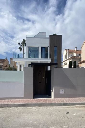 Image No.26-4 Bed Villa for sale