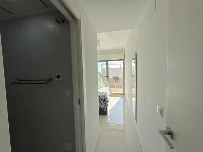 Image No.33-3 Bed Villa for sale