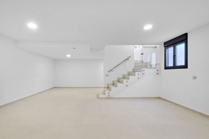 Image No.37-3 Bed Villa for sale