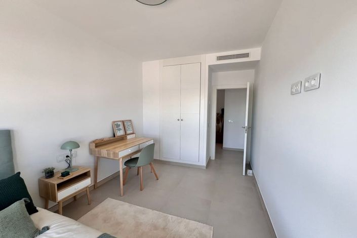 Image No.12-3 Bed Apartment for sale