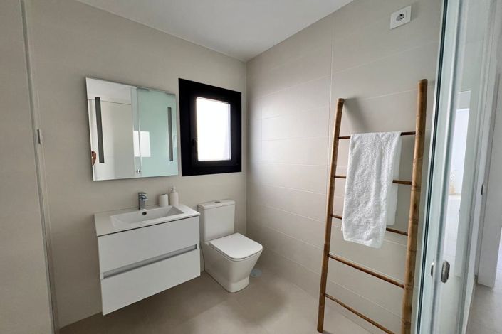 Image No.20-3 Bed Apartment for sale