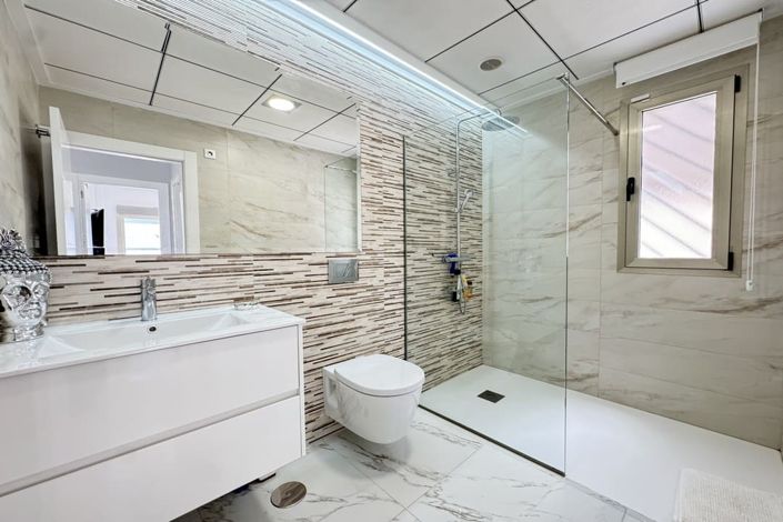 Image No.18-3 Bed Villa for sale