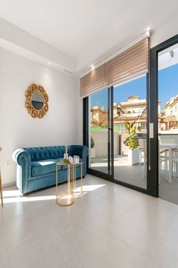 Image No.6-3 Bed Townhouse for sale