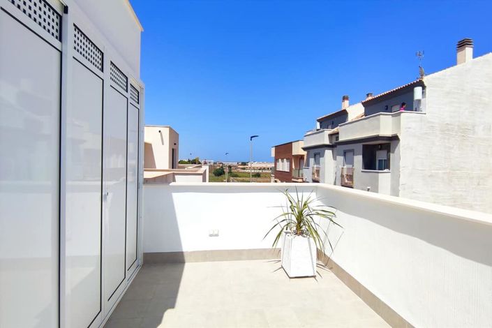 Image No.27-3 Bed Townhouse for sale