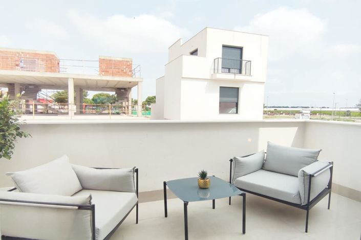 Image No.28-3 Bed Townhouse for sale
