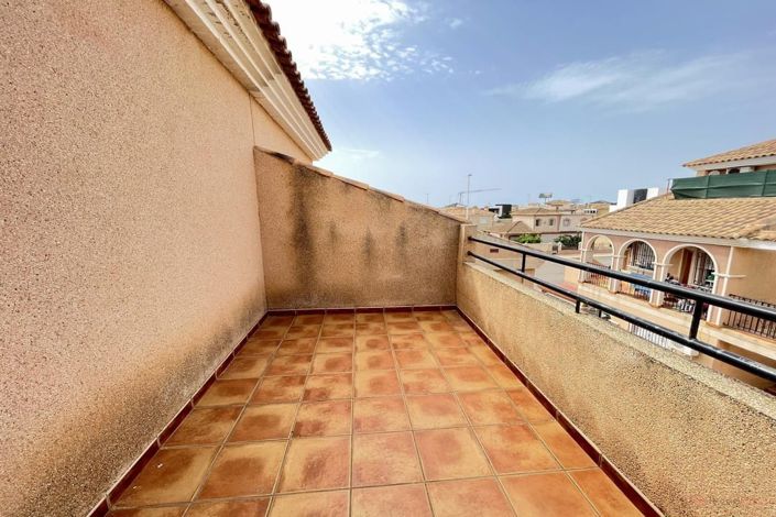 Image No.18-3 Bed Townhouse for sale