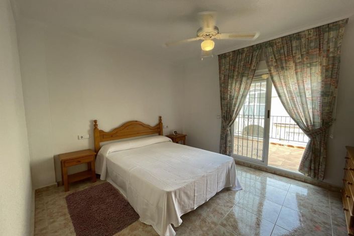 Image No.20-3 Bed Townhouse for sale