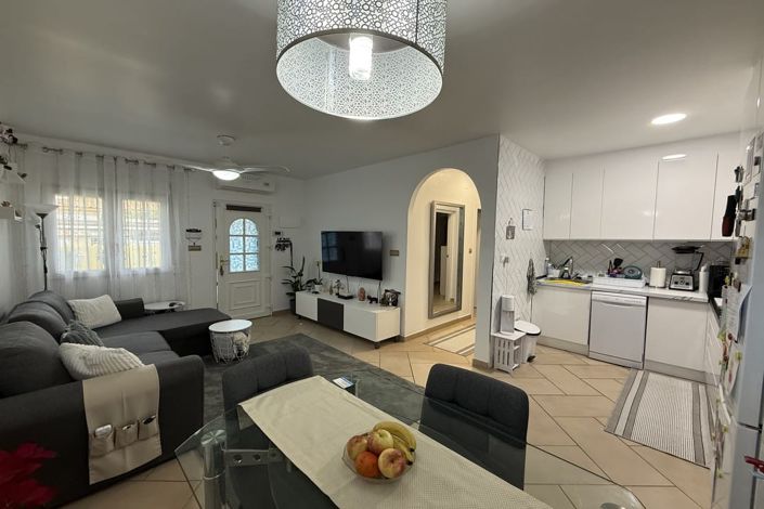 Image No.13-4 Bed Townhouse for sale