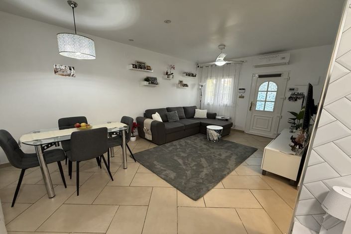 Image No.17-4 Bed Townhouse for sale