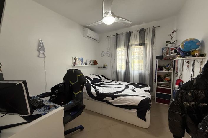 Image No.19-4 Bed Townhouse for sale