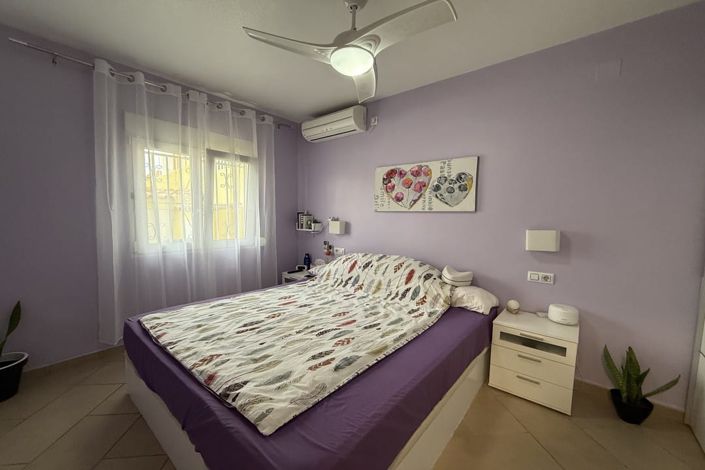 Image No.20-4 Bed Townhouse for sale