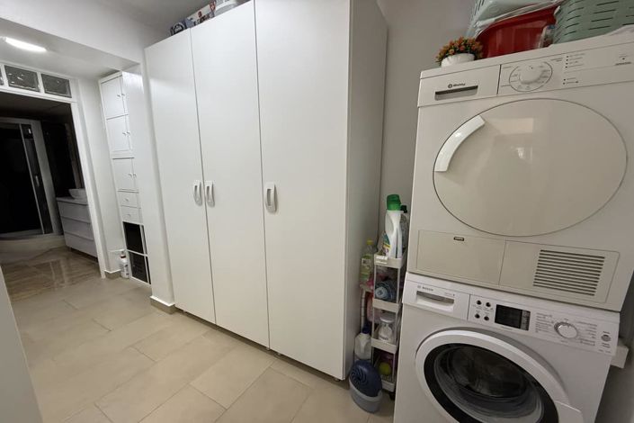 Image No.22-4 Bed Townhouse for sale