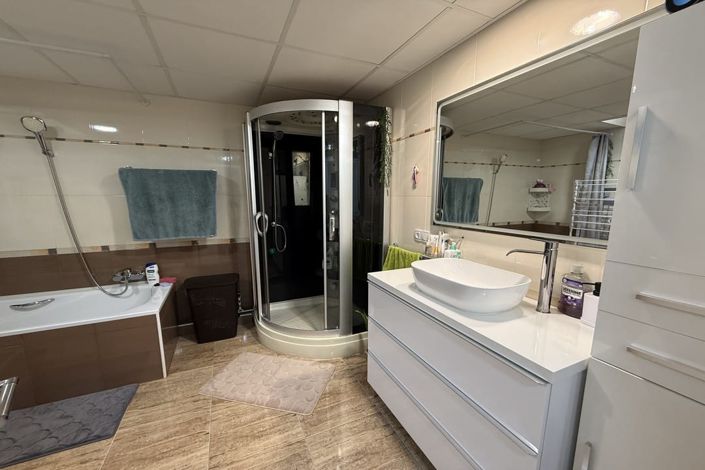 Image No.25-4 Bed Townhouse for sale