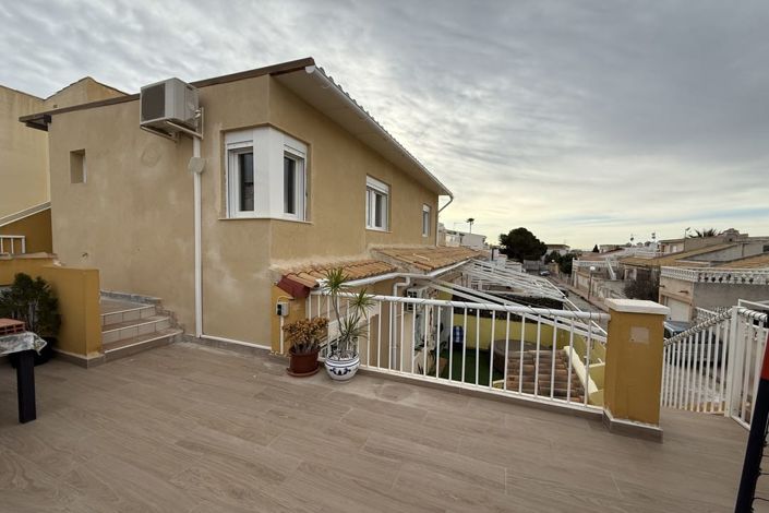 Image No.32-4 Bed Townhouse for sale