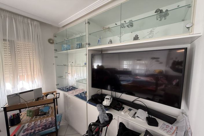 Image No.12-2 Bed Townhouse for sale