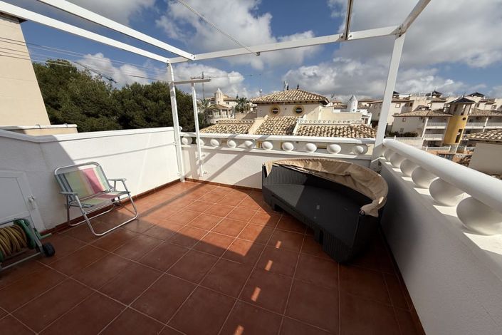 Image No.20-2 Bed Townhouse for sale