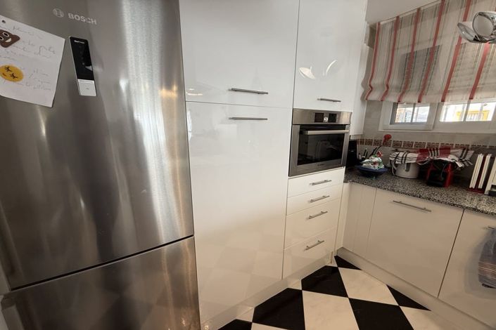 Image No.8-2 Bed Townhouse for sale