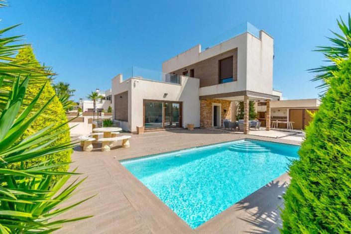 Image No.1-Villa de 5 chambres à vendre à Torrevieja