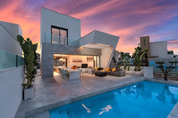 Image No.1-3 Bed Villa for sale